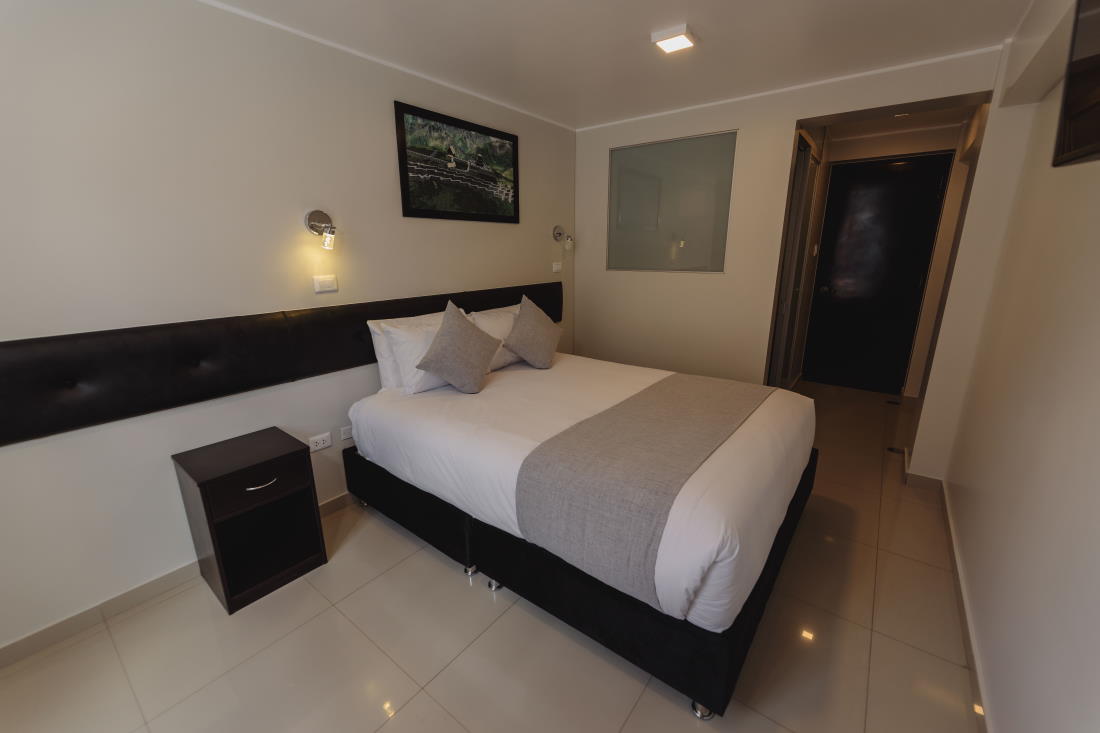 Habitacion Matrimonial o Doble grande con cama doble grande 